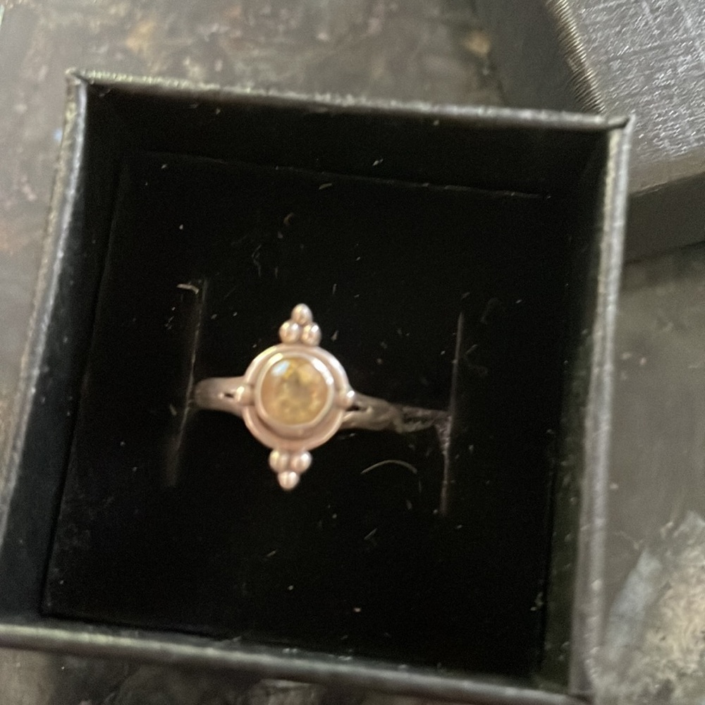 Sterling silver citrine  ring SZ 6 Stamped 925.  Absolutely gorgeous